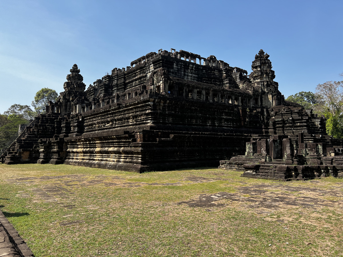 Picture Cambodia Siem Reap Baphuon 2023-01 6 - Street Baphuon