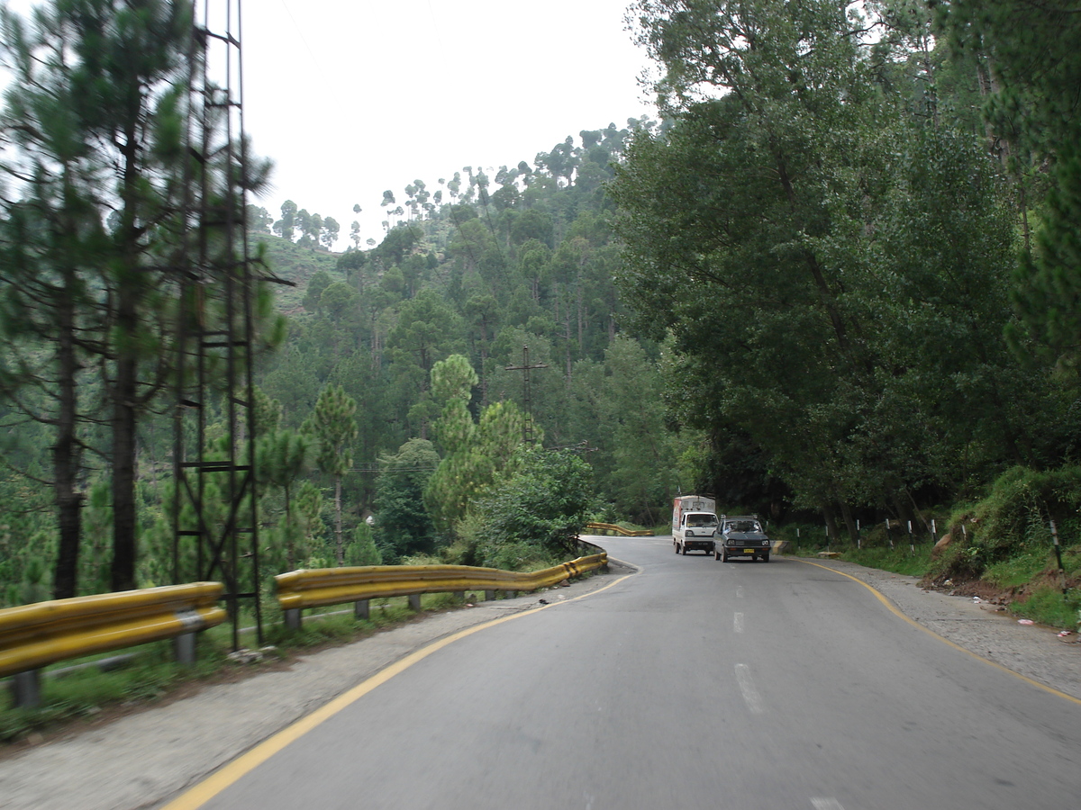 Picture Pakistan Islamabad to Murree road 2006-08 41 - Resort Islamabad to Murree road