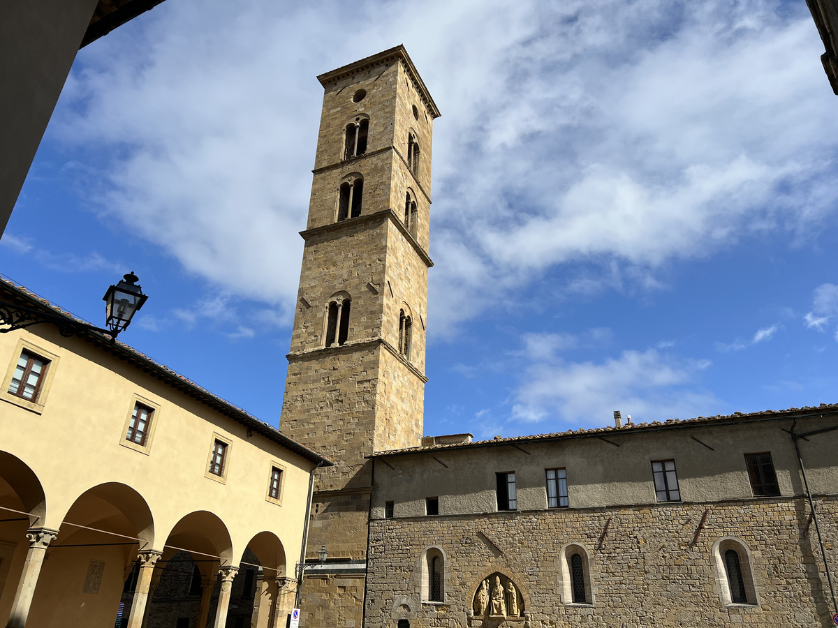 Picture Italy Volterra 2021-09 21 - Monument Volterra