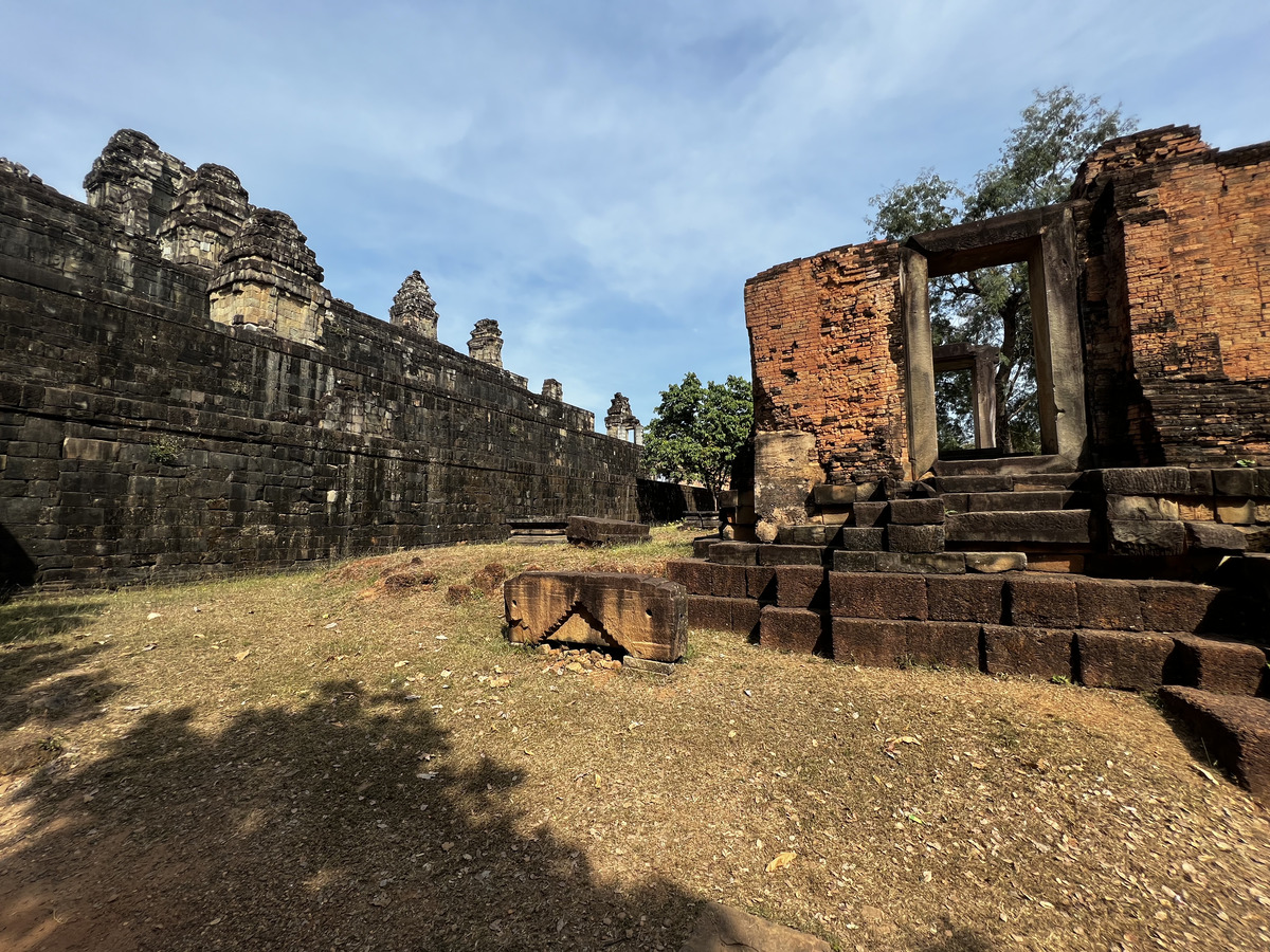 Picture Cambodia Siem Reap Phonom Bakheng 2023-01 14 - Monument Phonom Bakheng