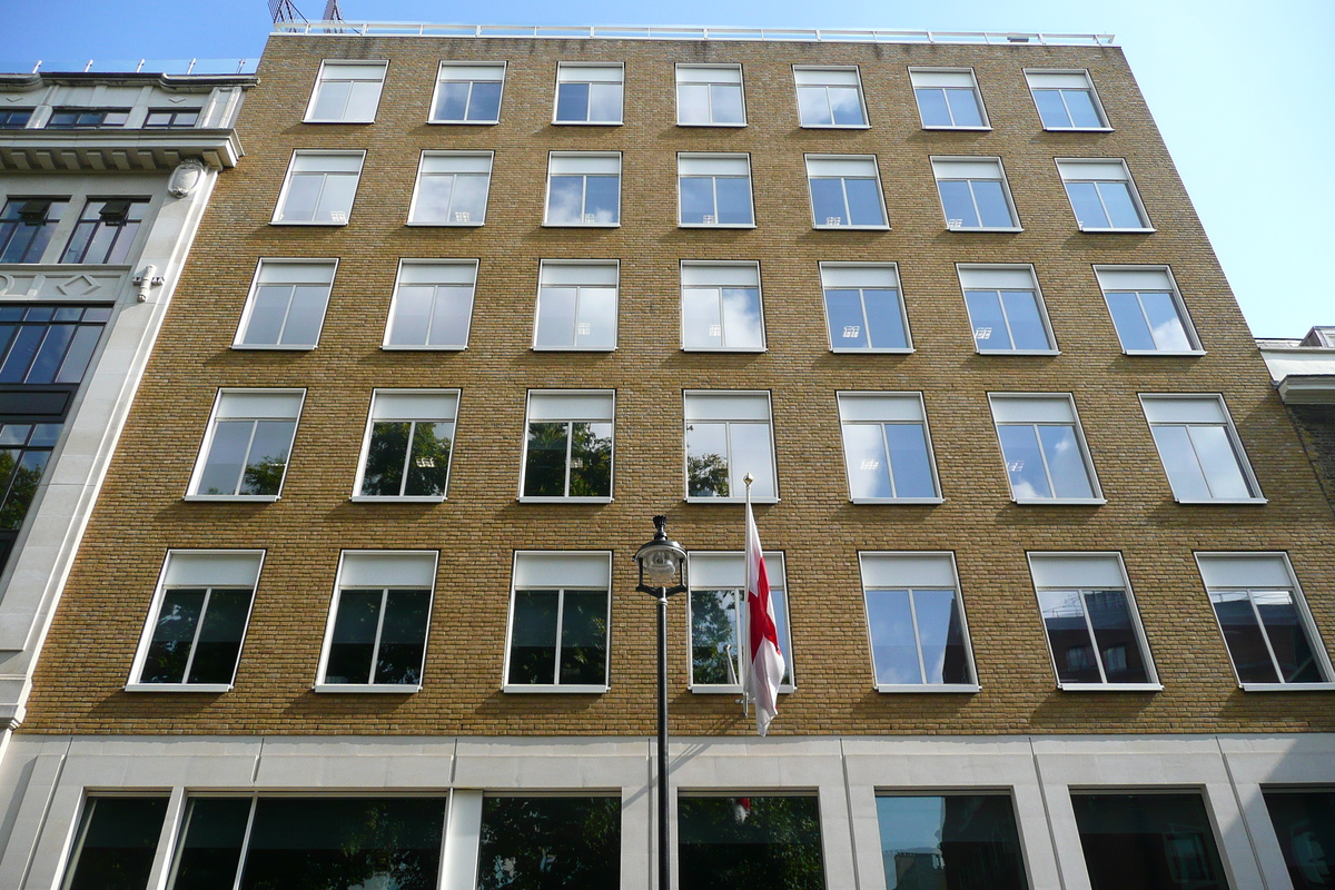 Picture United Kingdom London Soho Square 2007-09 13 - Monument Soho Square