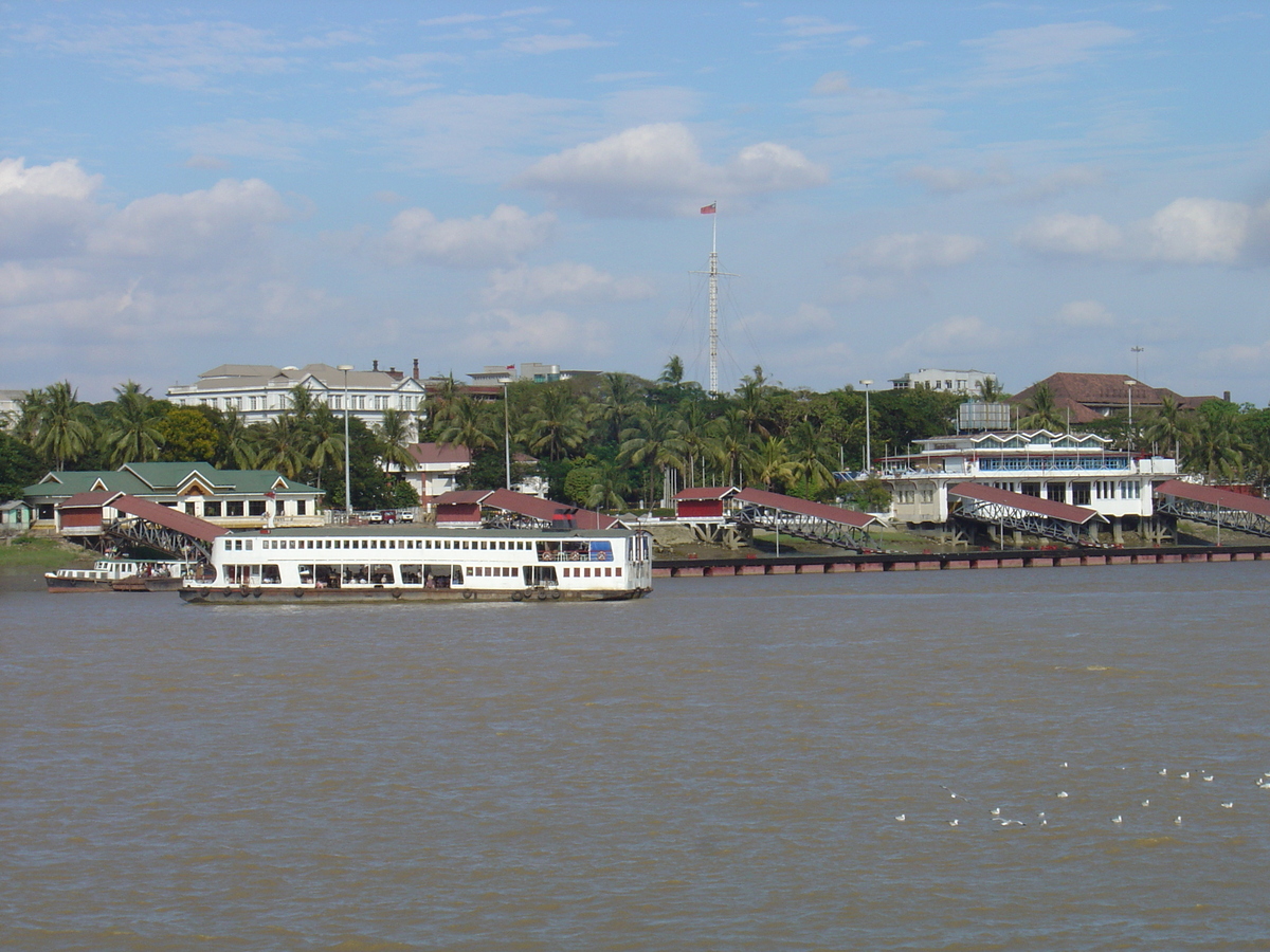 Picture Myanmar Yangon 2005-01 75 - Lake Yangon