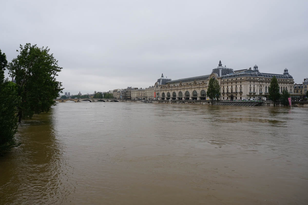 Picture France Paris Seine river 2016-06 57 - To see Seine river