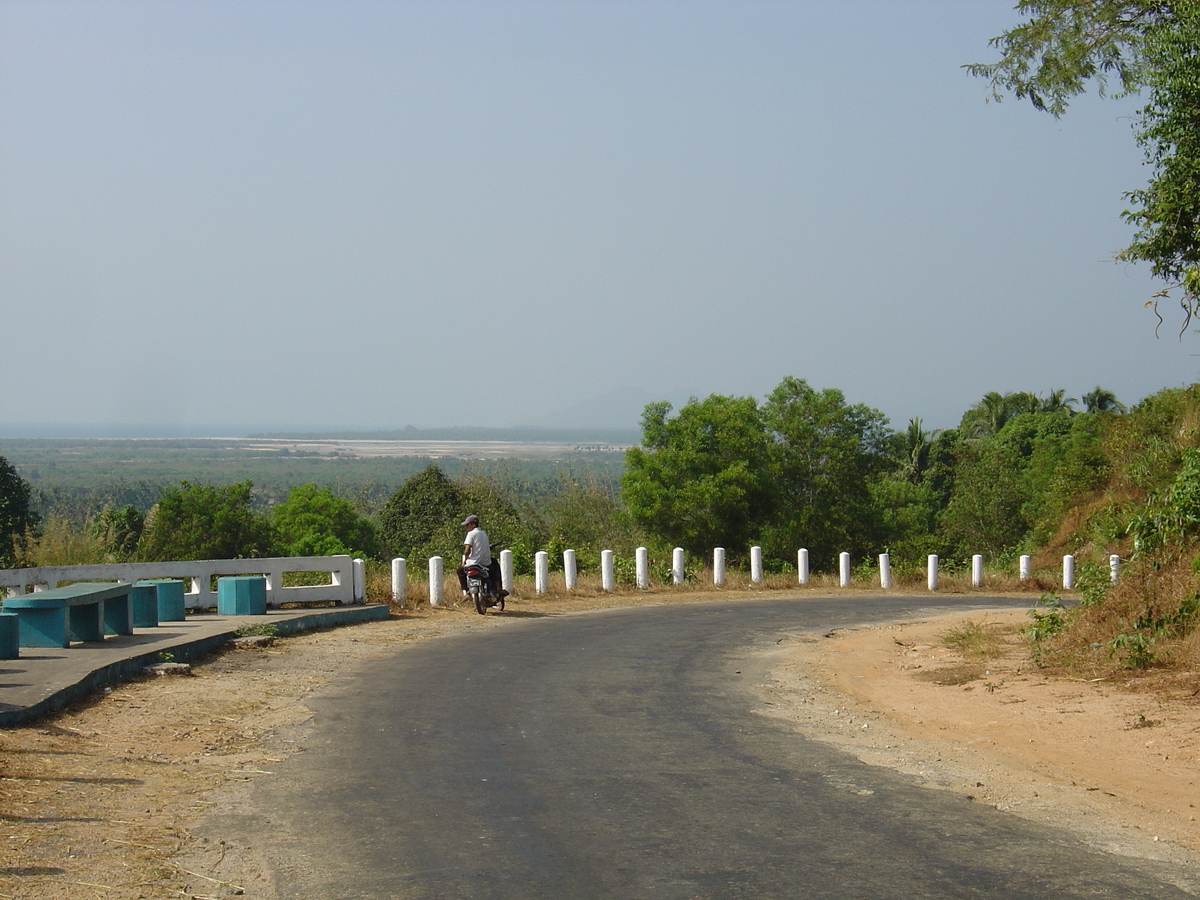 Picture Myanmar Road from Dawei to Maungmagan beach 2005-01 50 - City View Road from Dawei to Maungmagan beach