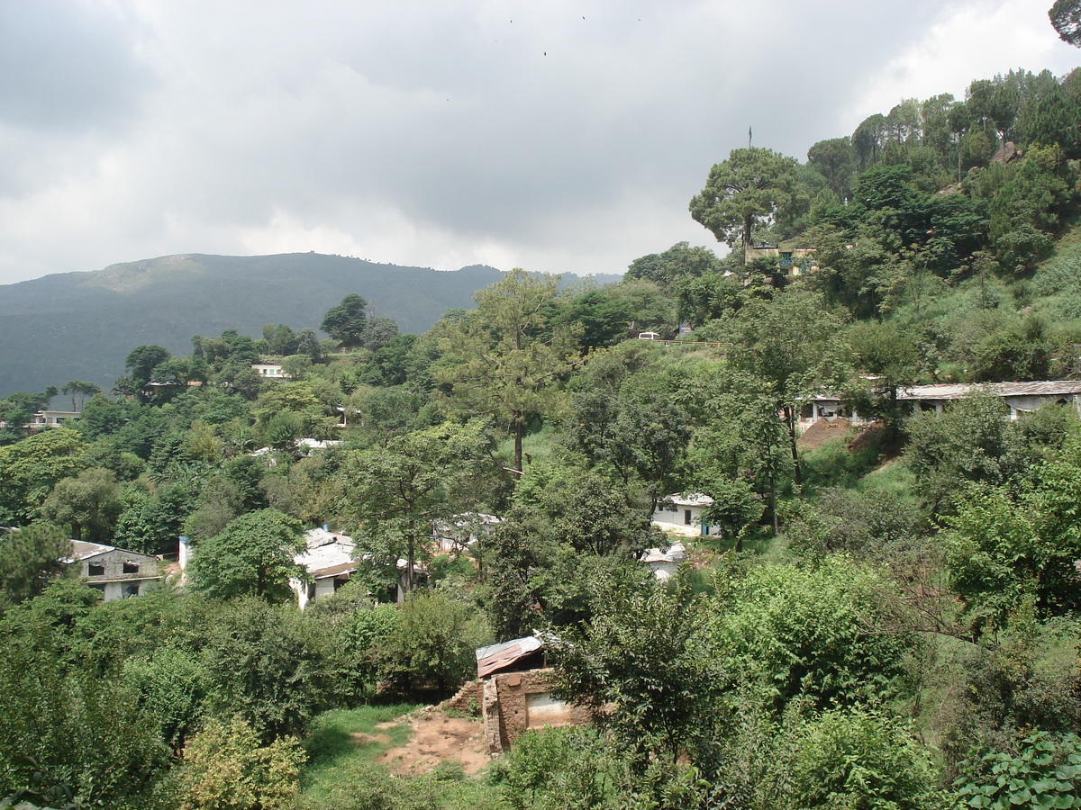 Picture Pakistan Islamabad to Murree road 2006-08 6 - Hot Season Islamabad to Murree road