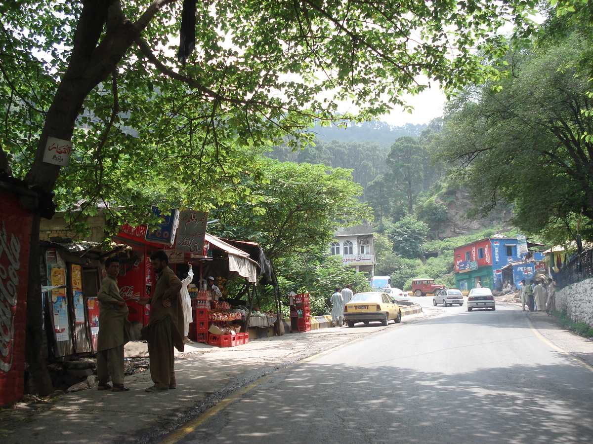 Picture Pakistan Islamabad to Murree road 2006-08 27 - Rentals Islamabad to Murree road