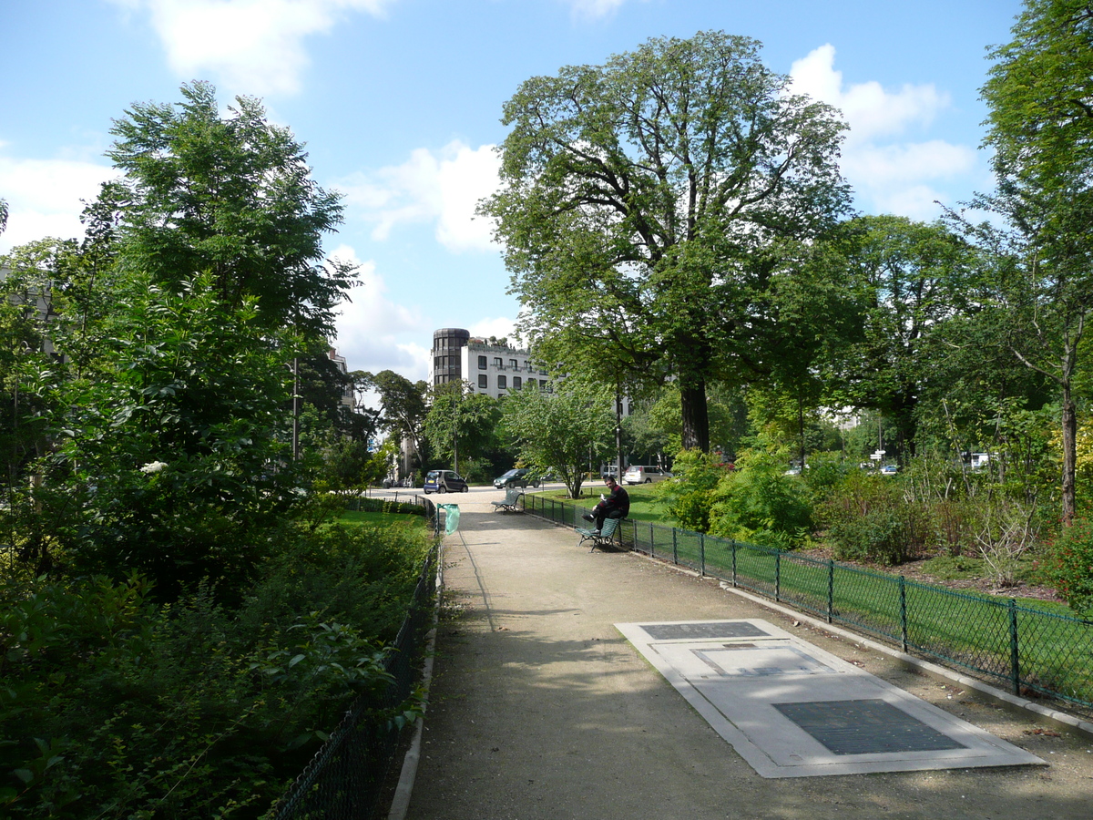 Picture France Paris Avenue Foch 2007-06 137 - Hot Season Avenue Foch