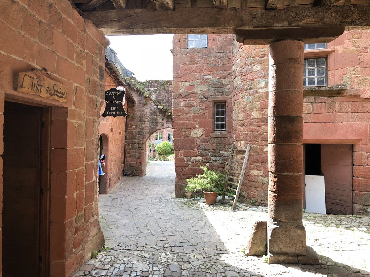 Picture France Collonges la Rouge 2018-04 17 - City View Collonges la Rouge