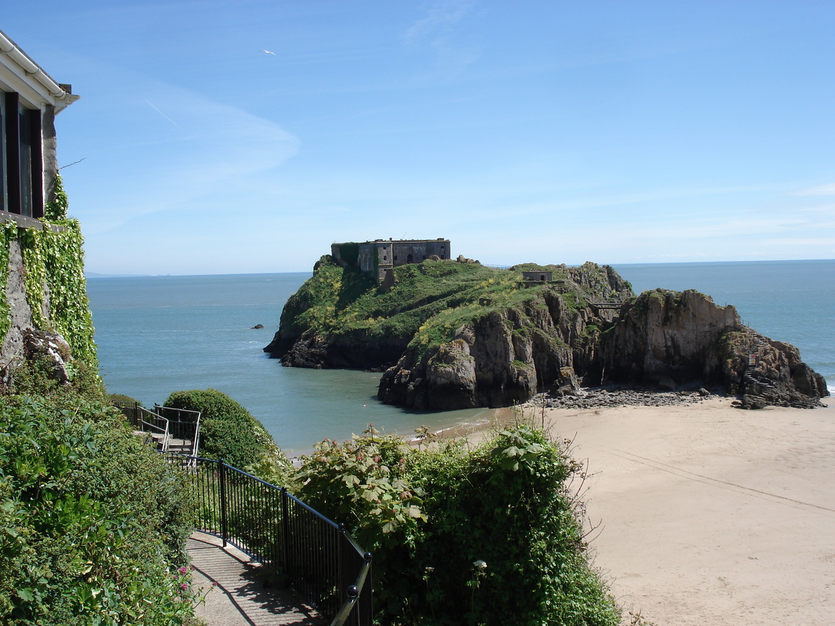 Picture United Kingdom Pembrokeshire Tenby 2006-05 83 - French Restaurant Tenby