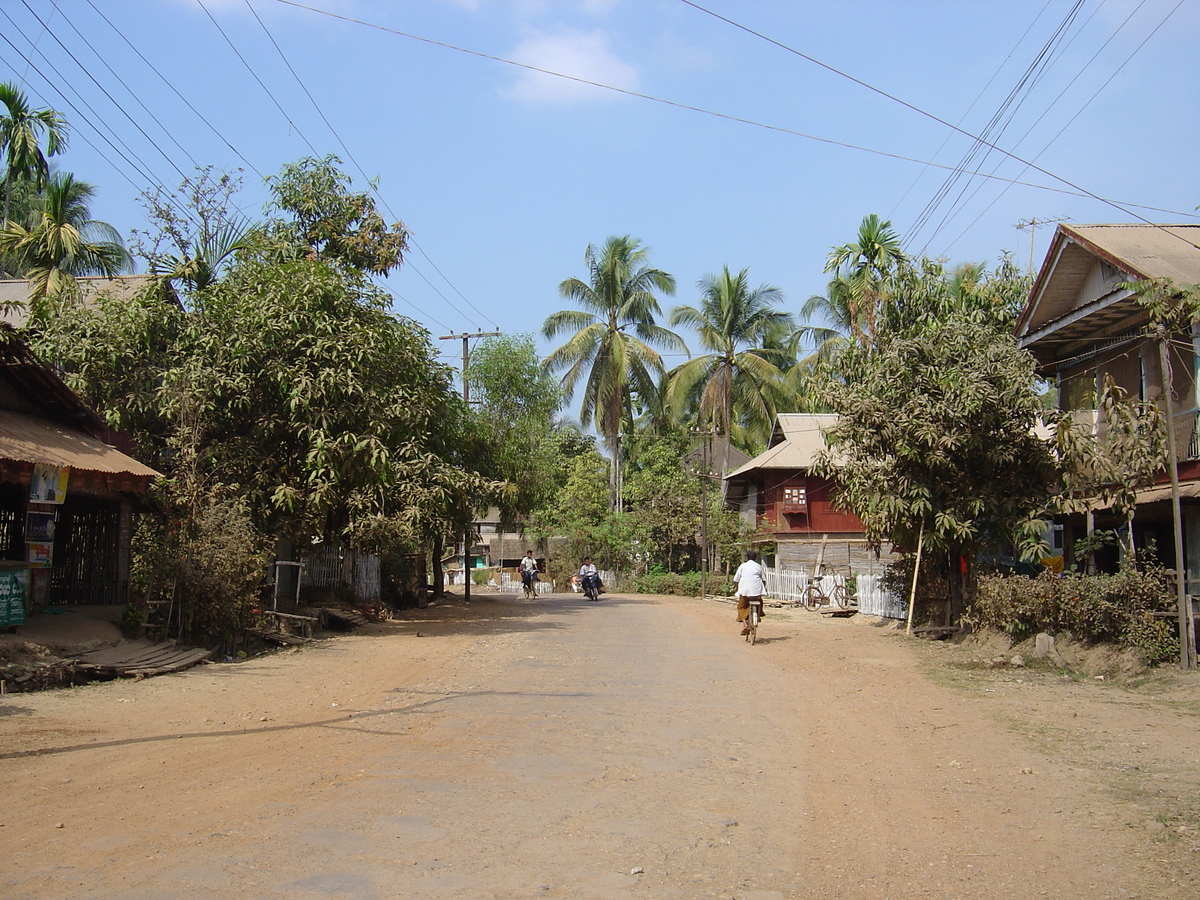 Picture Myanmar Road from Dawei to Maungmagan beach 2005-01 0 - Hotel Pool Road from Dawei to Maungmagan beach