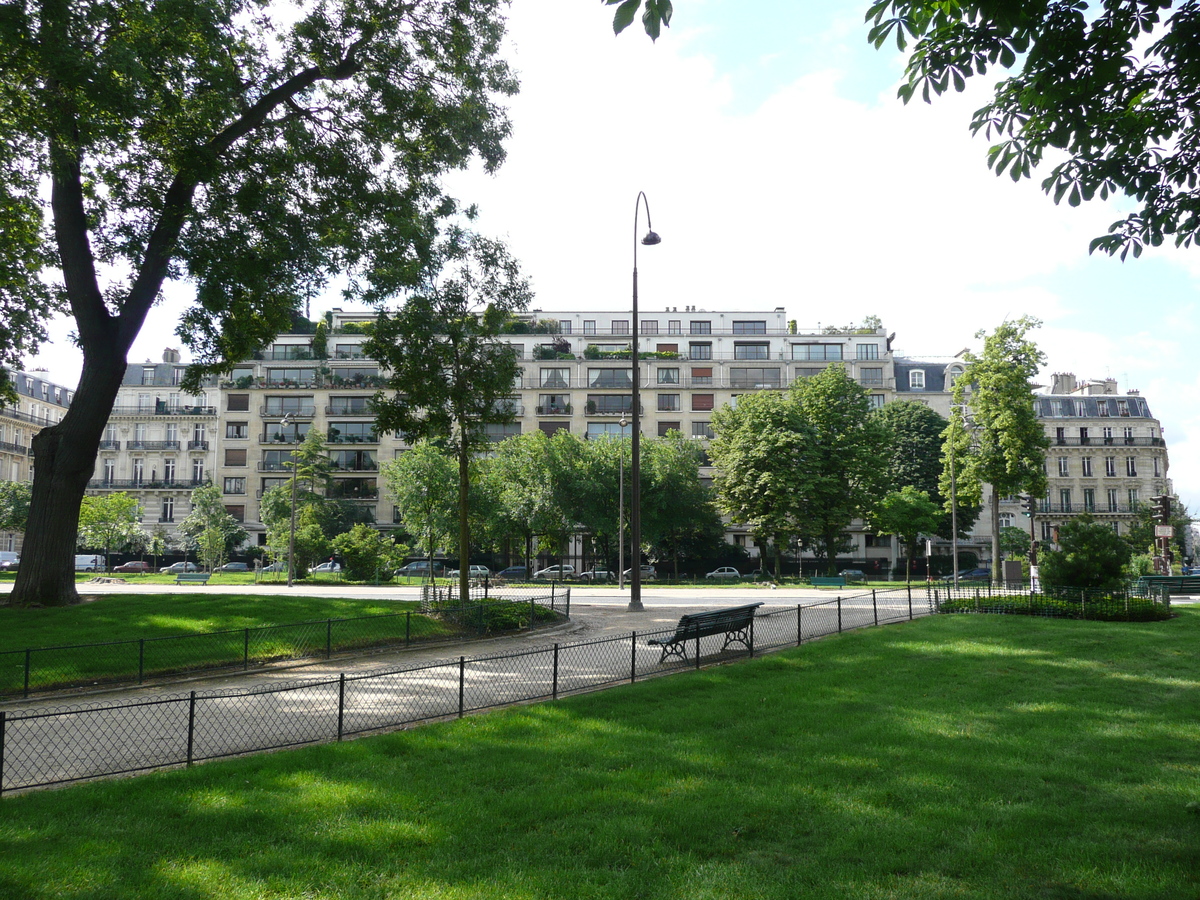 Picture France Paris Avenue Foch 2007-06 67 - Waterfalls Avenue Foch