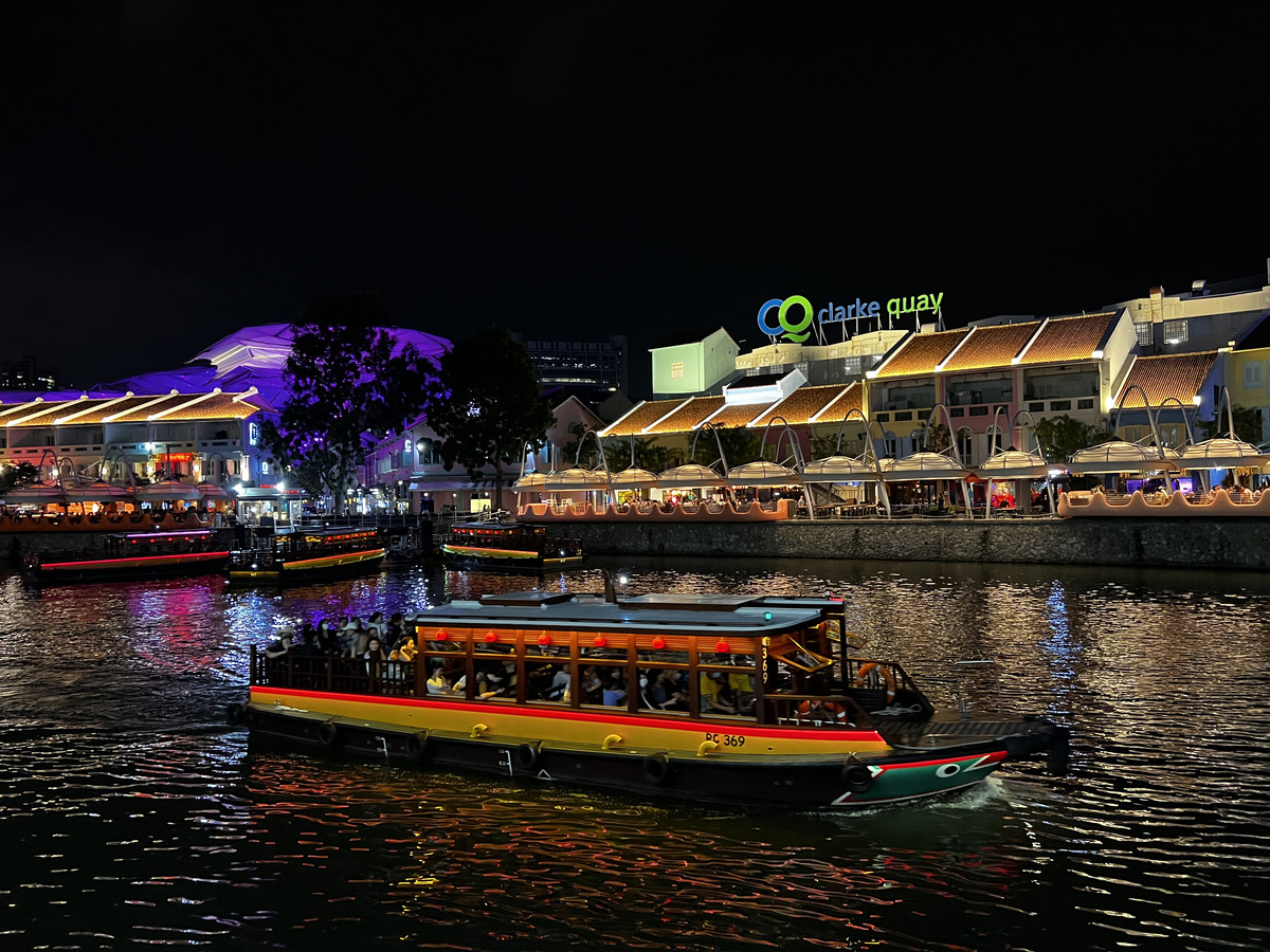 Picture Singapore Clarke Quay 2023-01 47 - Rain Season Clarke Quay