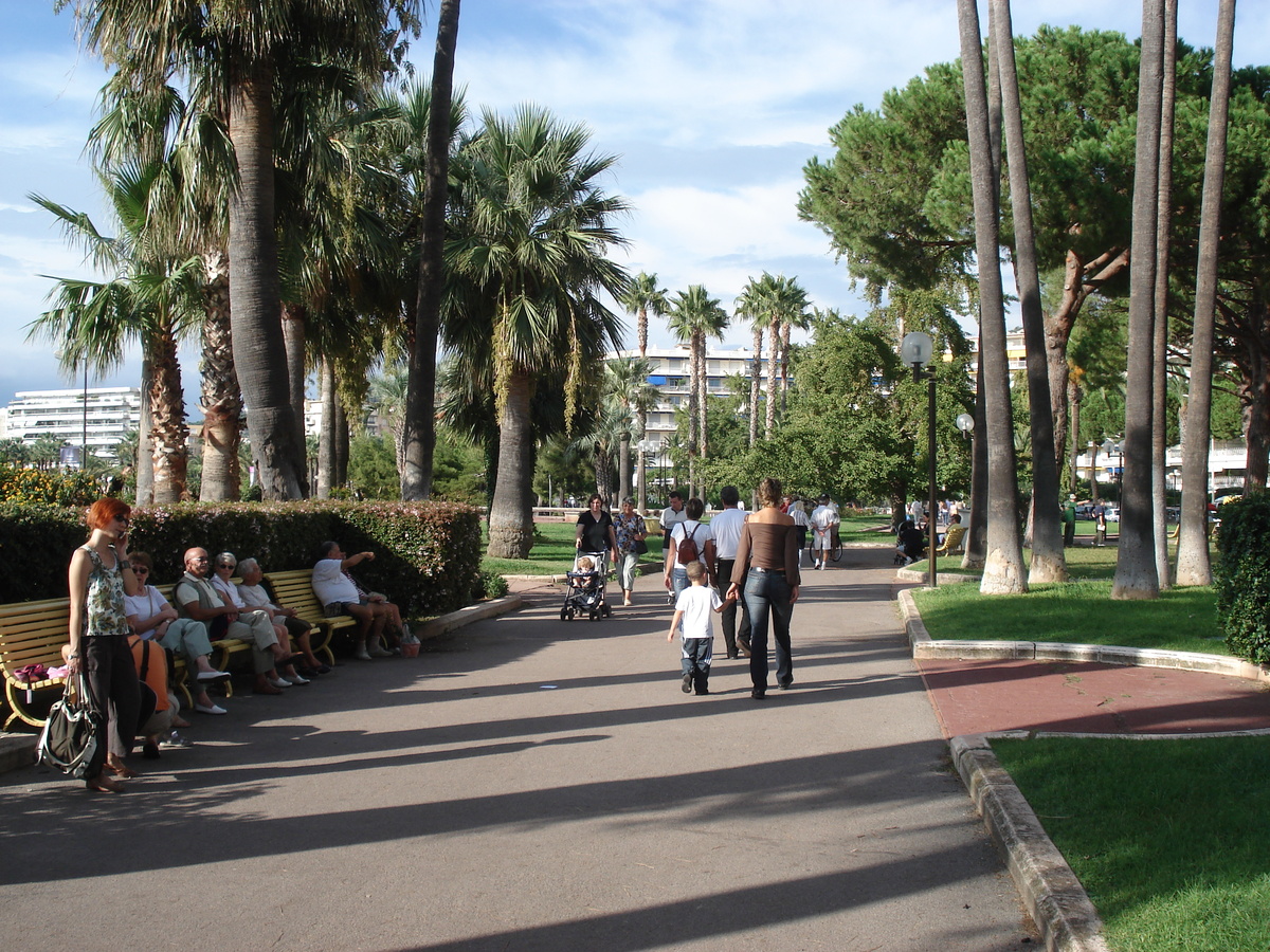 Picture France Cannes 2006-09 48 - Streets Cannes