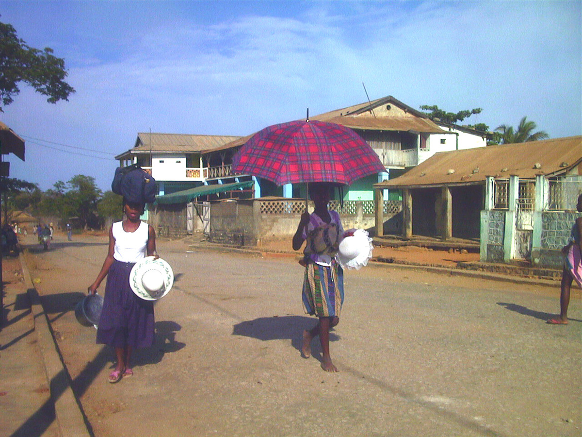 Picture Madagascar Belo 1999-10 4 - Street Belo