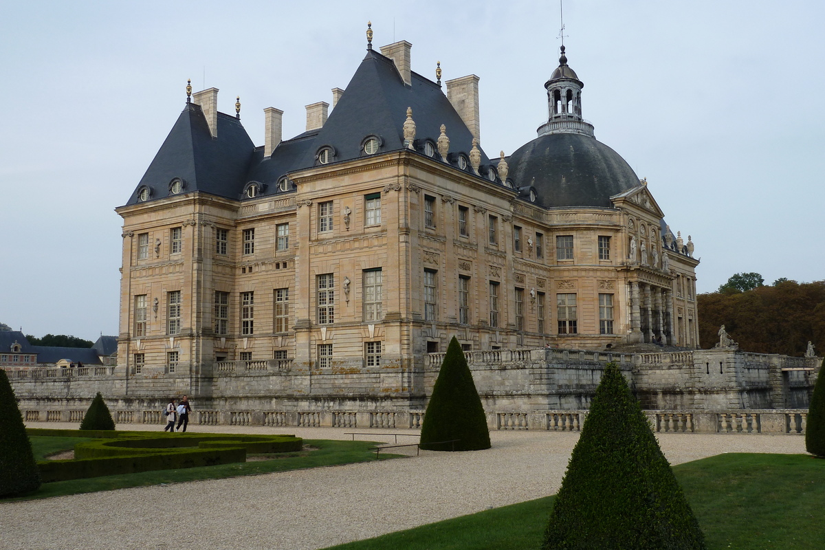 Picture France Vaux Le Vicomte Castle Vaux Le Vicomte Gardens 2010-09 21 - Waterfalls Vaux Le Vicomte Gardens