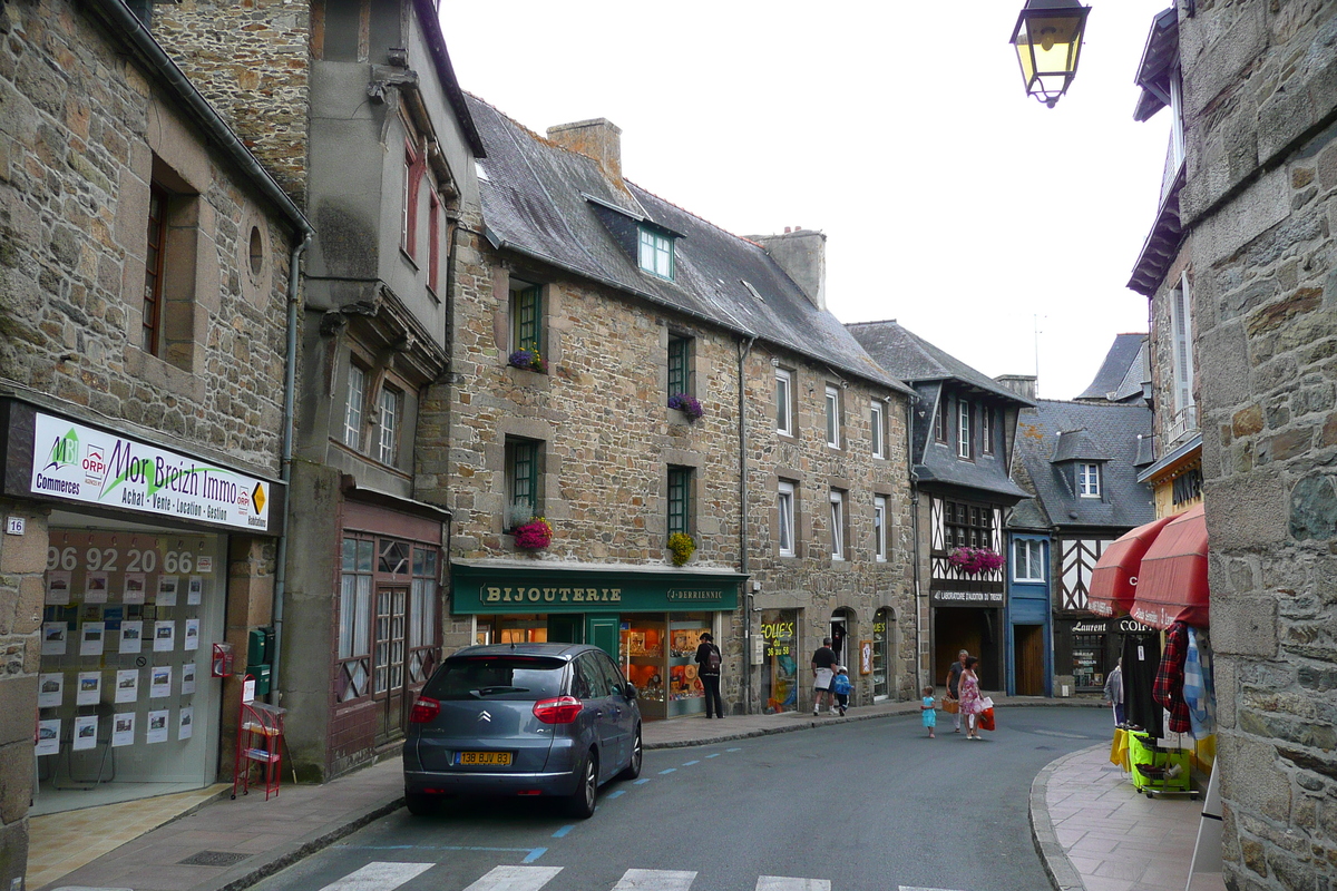 Picture France Treguier 2007-08 15 - Street Treguier