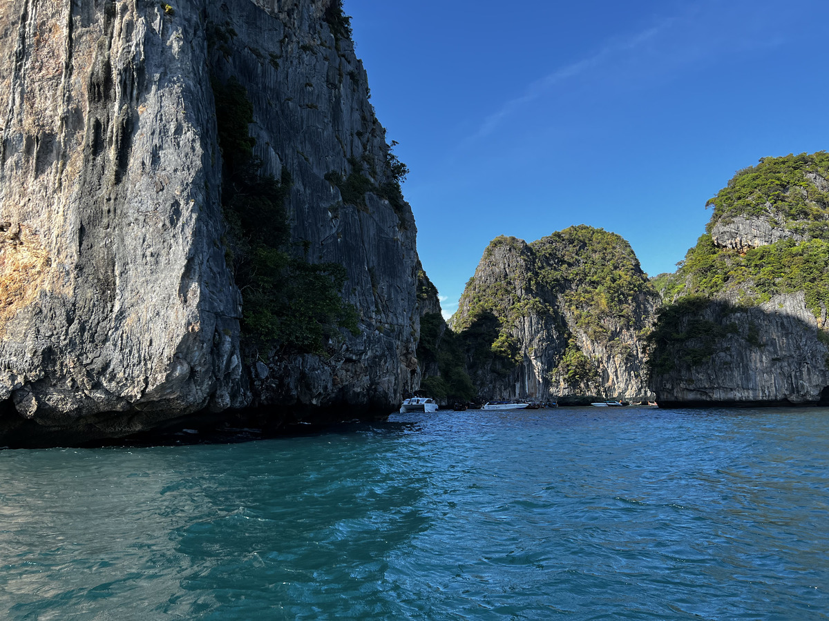 Picture Thailand Ko Phi Phi Ley 2021-12 93 - Restaurants Ko Phi Phi Ley