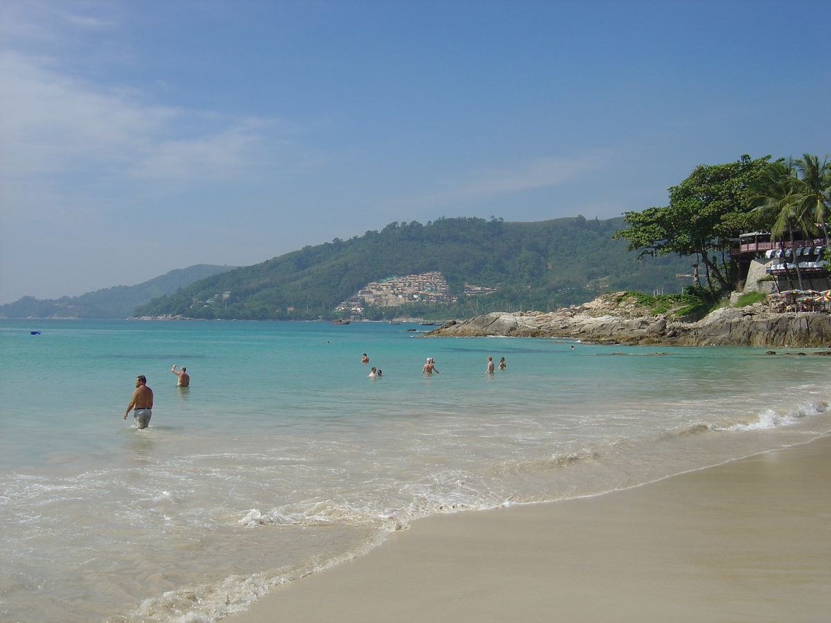 Picture Thailand Phuket Patong Beach 2005-12 18 - Monument Beach