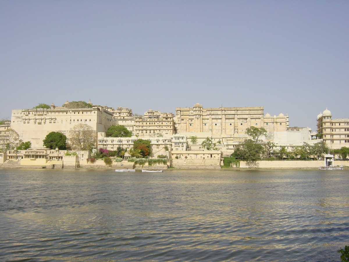 Picture India Udaipur 2003-05 112 - Monument Udaipur