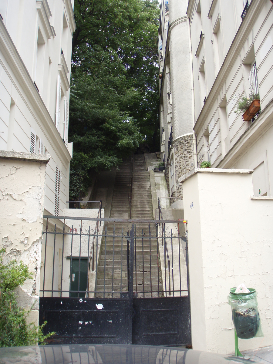 Picture France Paris 18th Arrondissement 2007-07 3 - Rain Season 18th Arrondissement