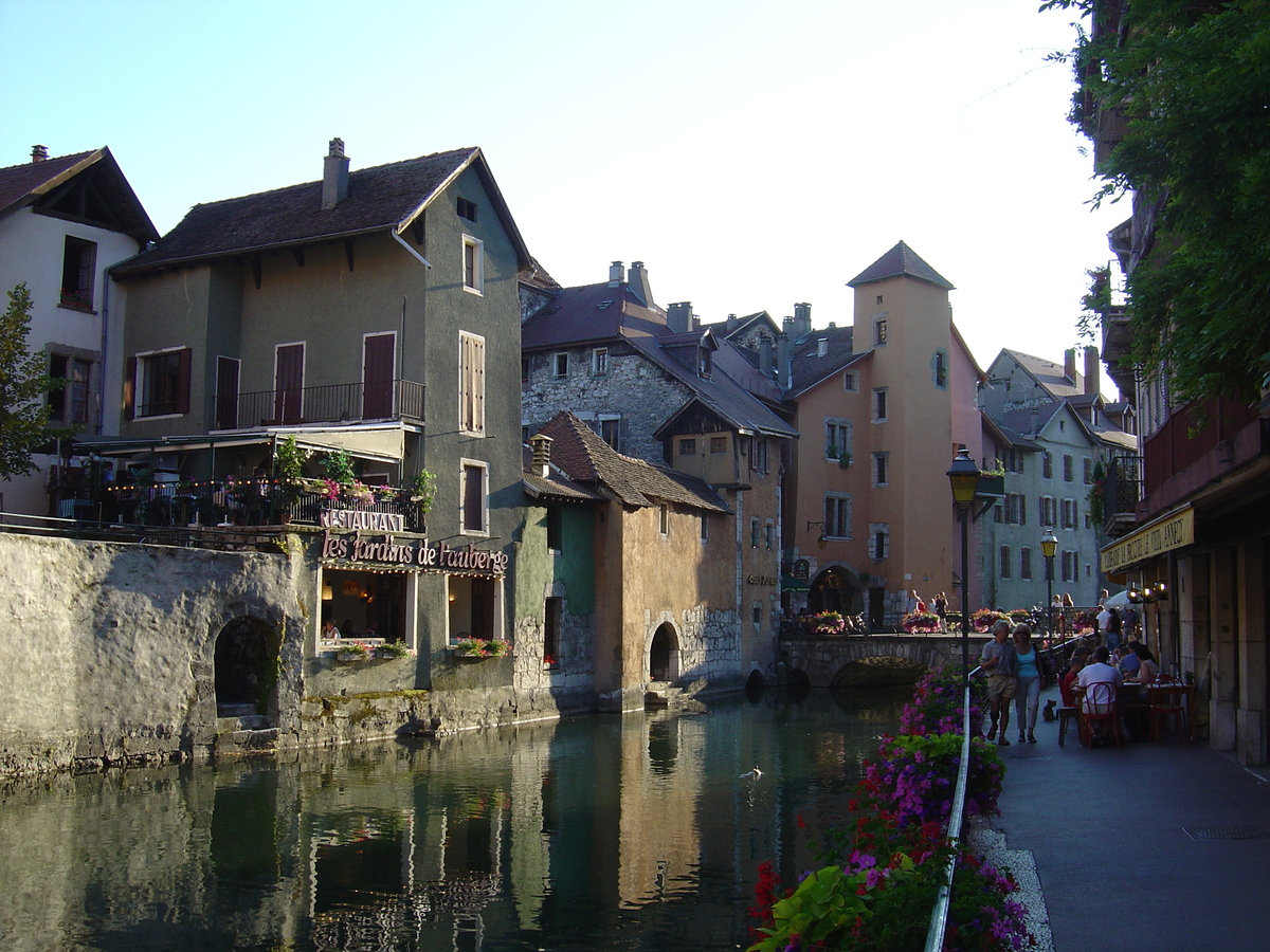 Picture France Annecy 2004-08 30 - Walking Street Annecy