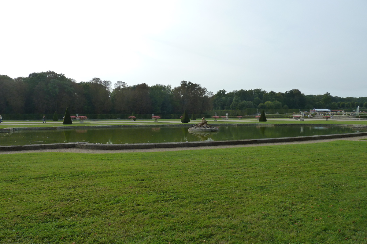 Picture France Vaux Le Vicomte Castle Vaux Le Vicomte Gardens 2010-09 23 - Lakes Vaux Le Vicomte Gardens