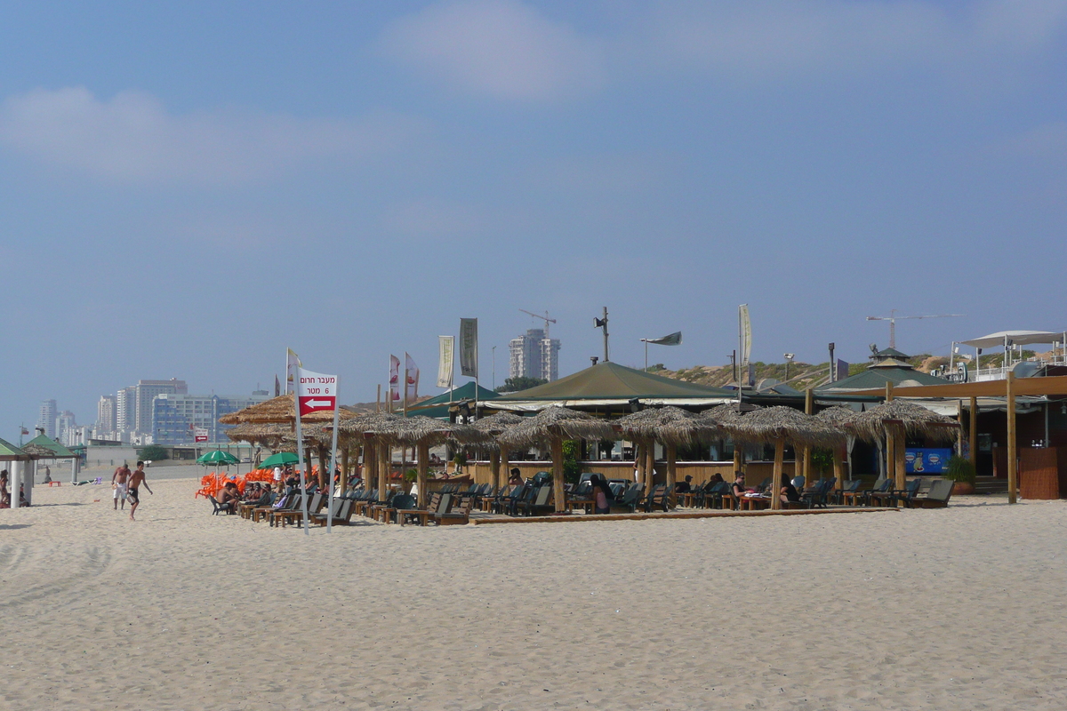 Picture Israel Rishon Le Zion Beach 2007-06 60 - Monument Rishon Le Zion Beach