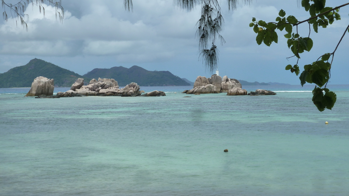 Picture Seychelles La Digue 2011-10 66 - Walking Street La Digue