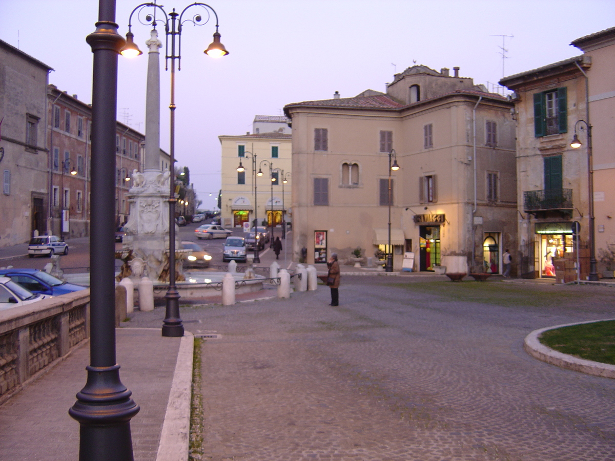 Picture Italy Tarquinia 2004-03 5 - Restaurants Tarquinia