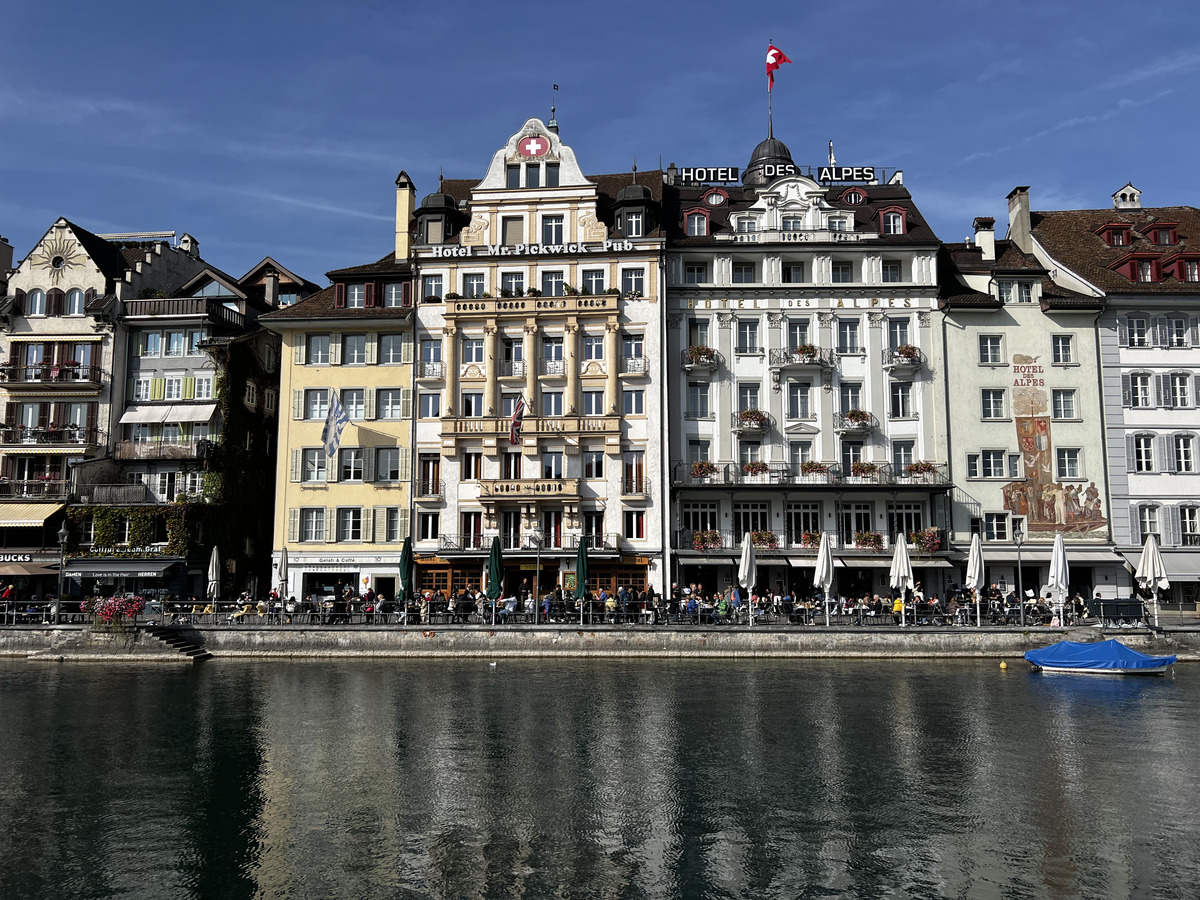 Picture Swiss Luzern 2023-10 9 - Hotel Pool Luzern