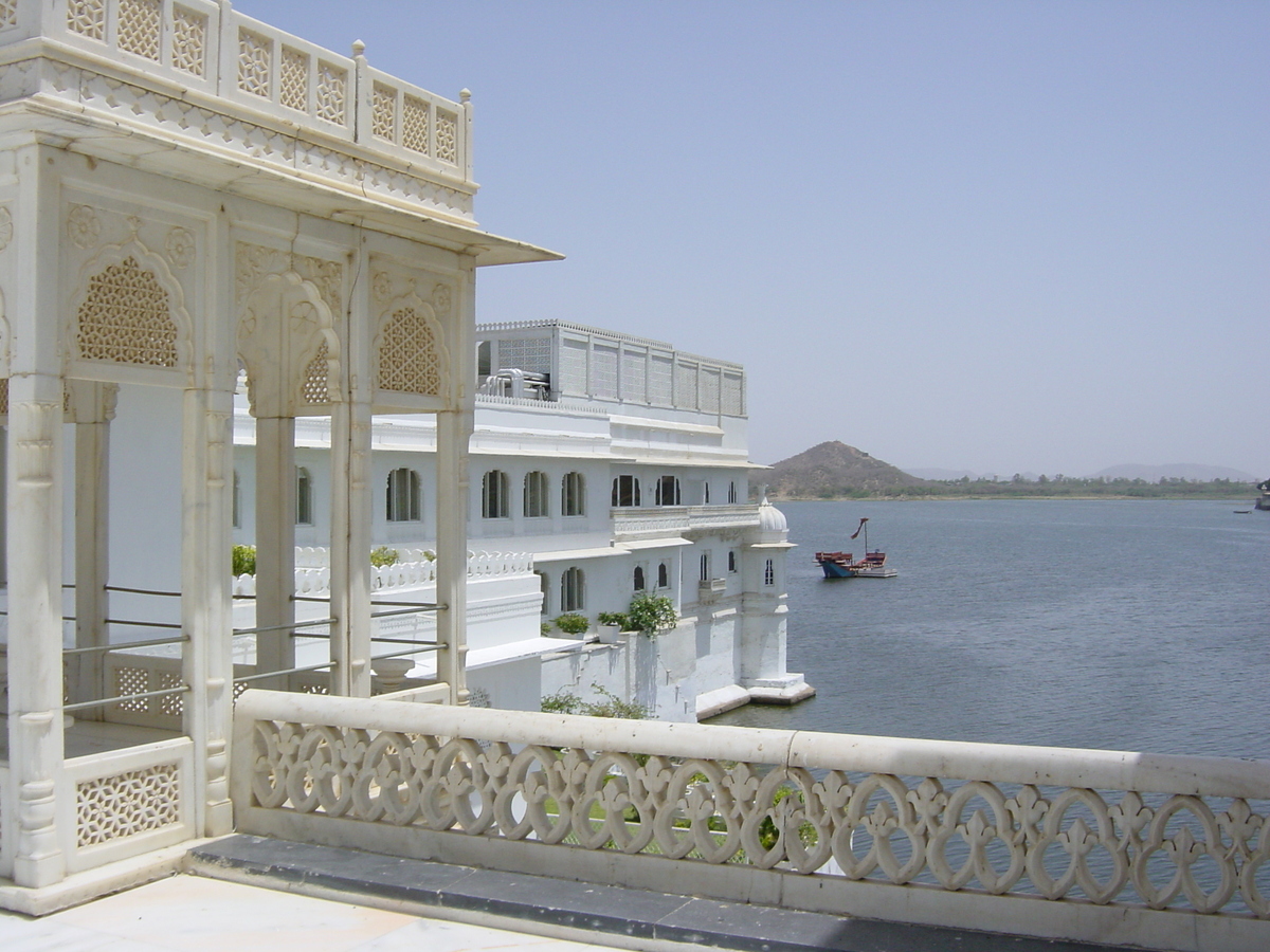 Picture India Udaipur Lake Palace Hotel 2003-05 10 - Accomodation Lake Palace Hotel