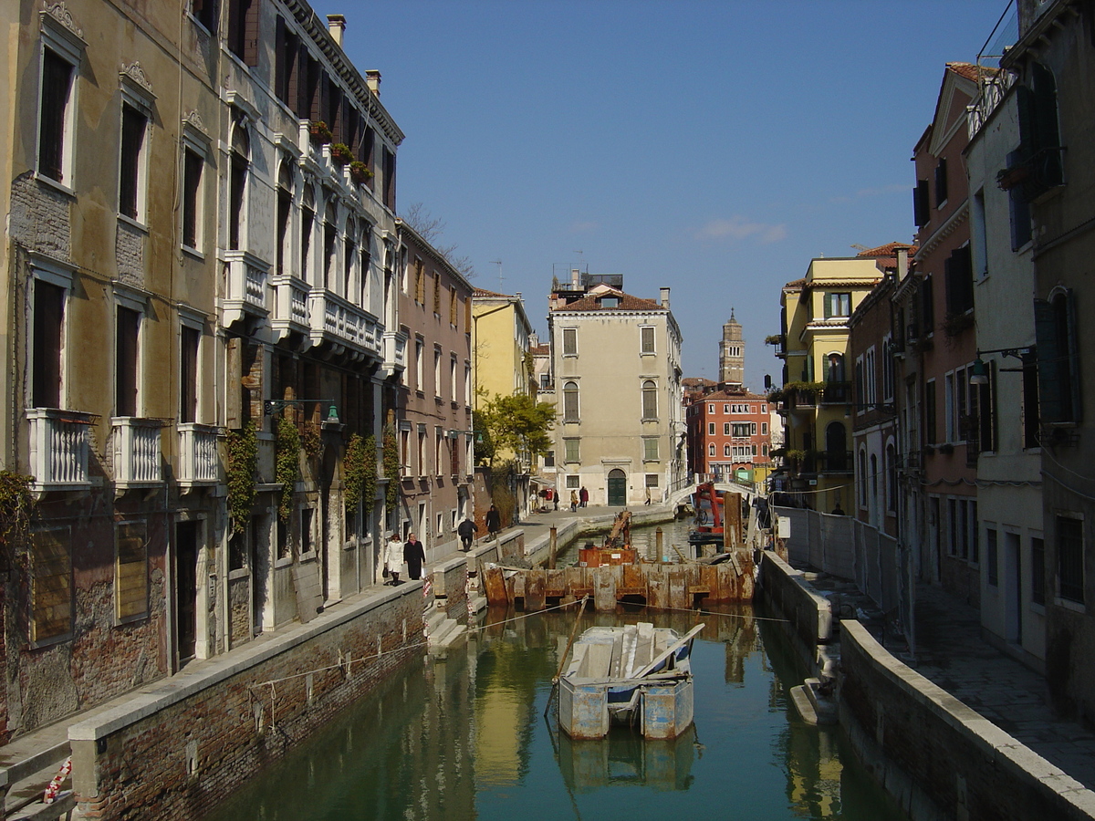 Picture Italy Venice 2005-03 320 - Waterfall Venice