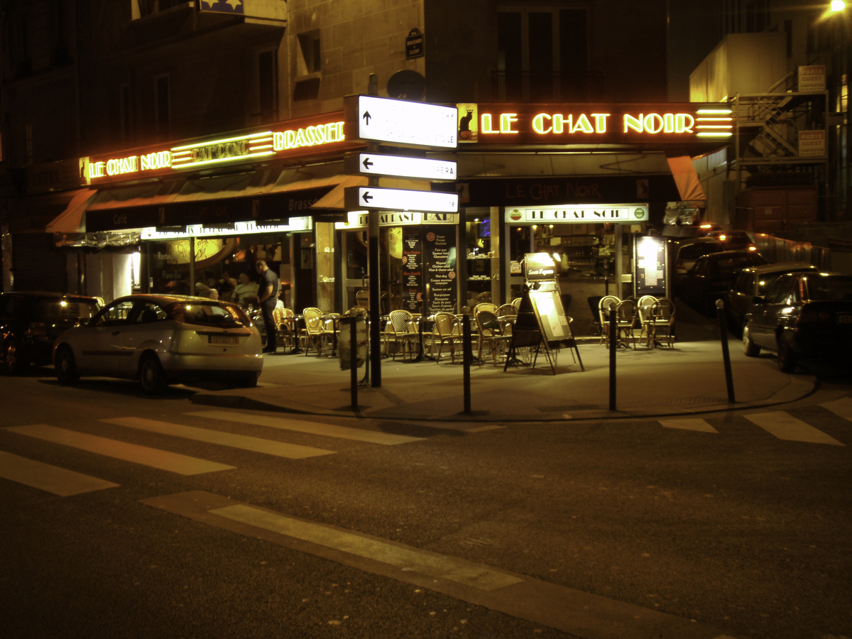 Picture France Paris Pigalle by night 2007-07 11 - Hotel Pools Pigalle by night