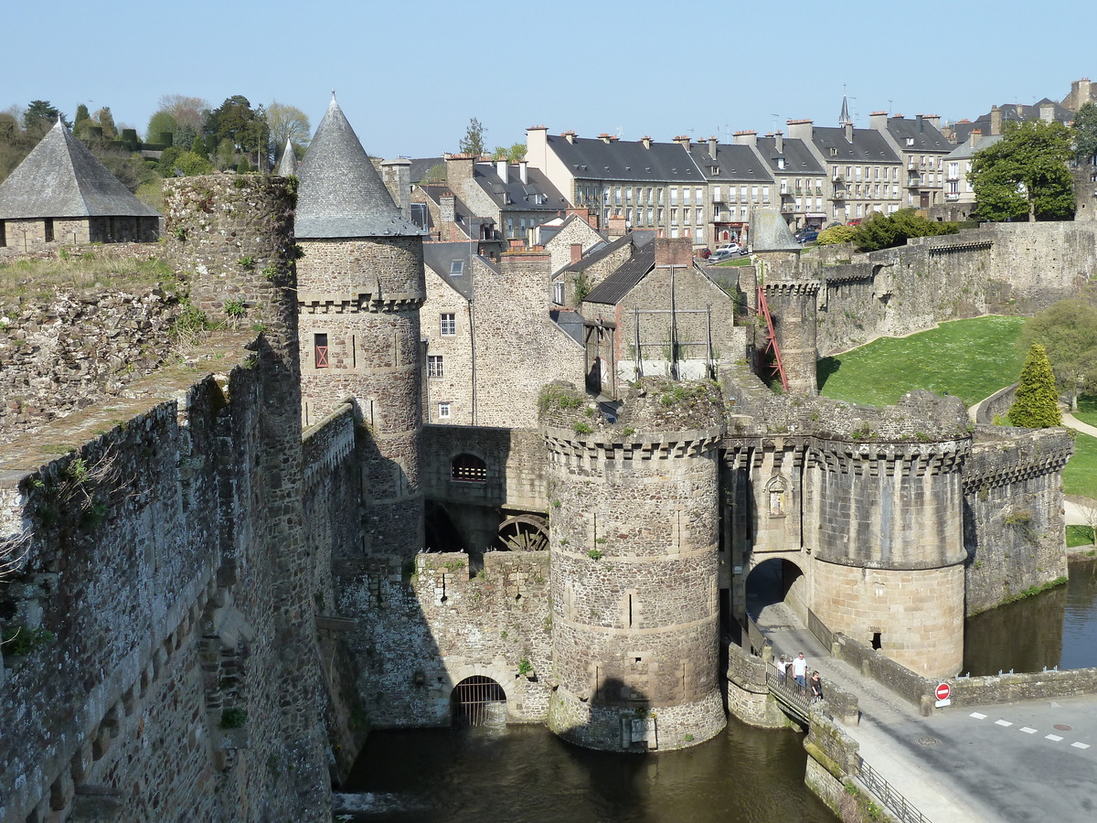 Picture France Fougeres 2010-04 148 - Waterfall Fougeres