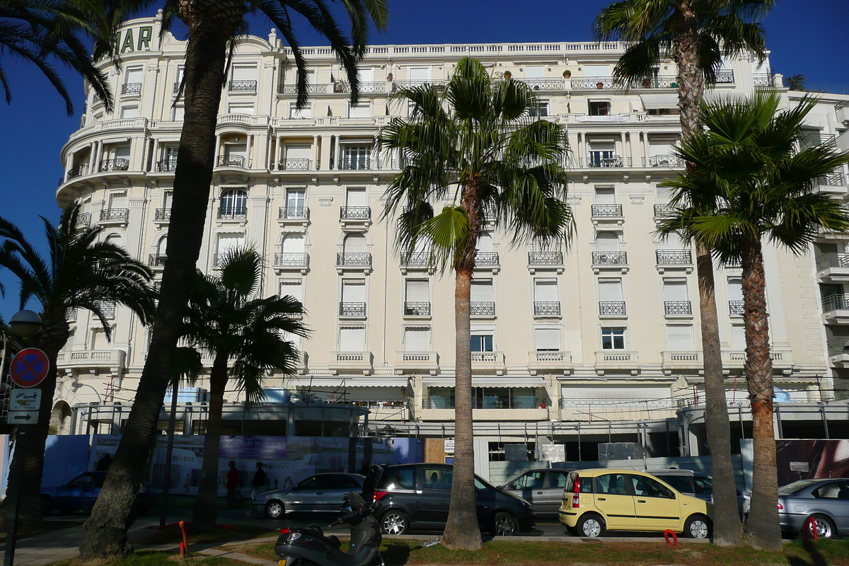 Picture France Cannes Croisette 2007-10 70 - Hotel Pools Croisette