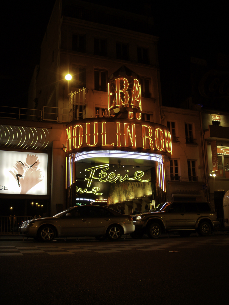 Picture France Paris Pigalle by night 2007-07 24 - Waterfall Pigalle by night