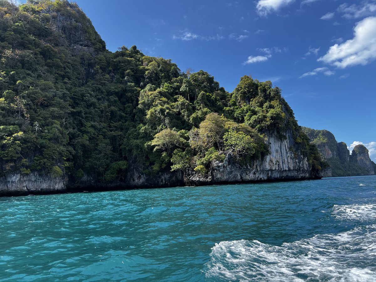 Picture Thailand Ko Phi Phi Ley 2021-12 103 - Street Ko Phi Phi Ley