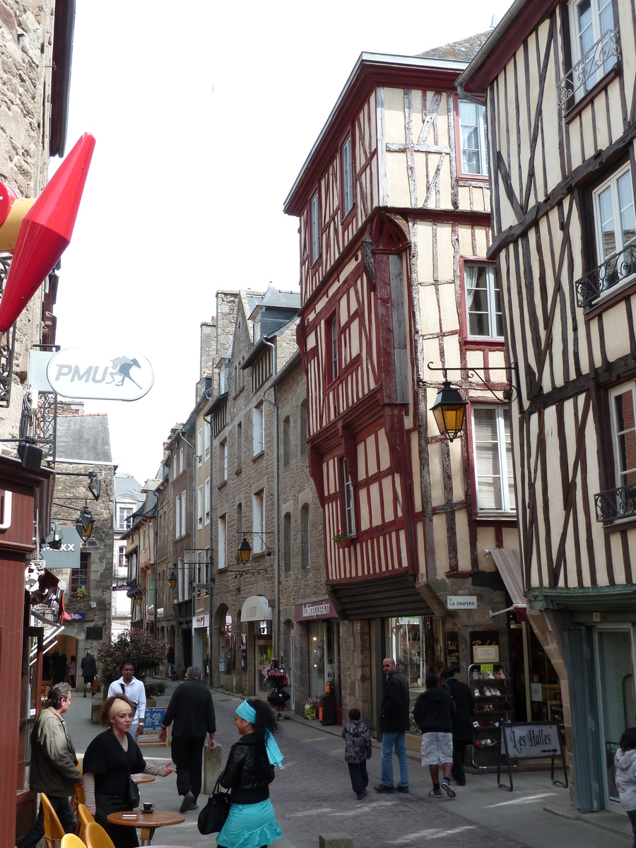 Picture France Dinan 2010-04 47 - Walking Street Dinan