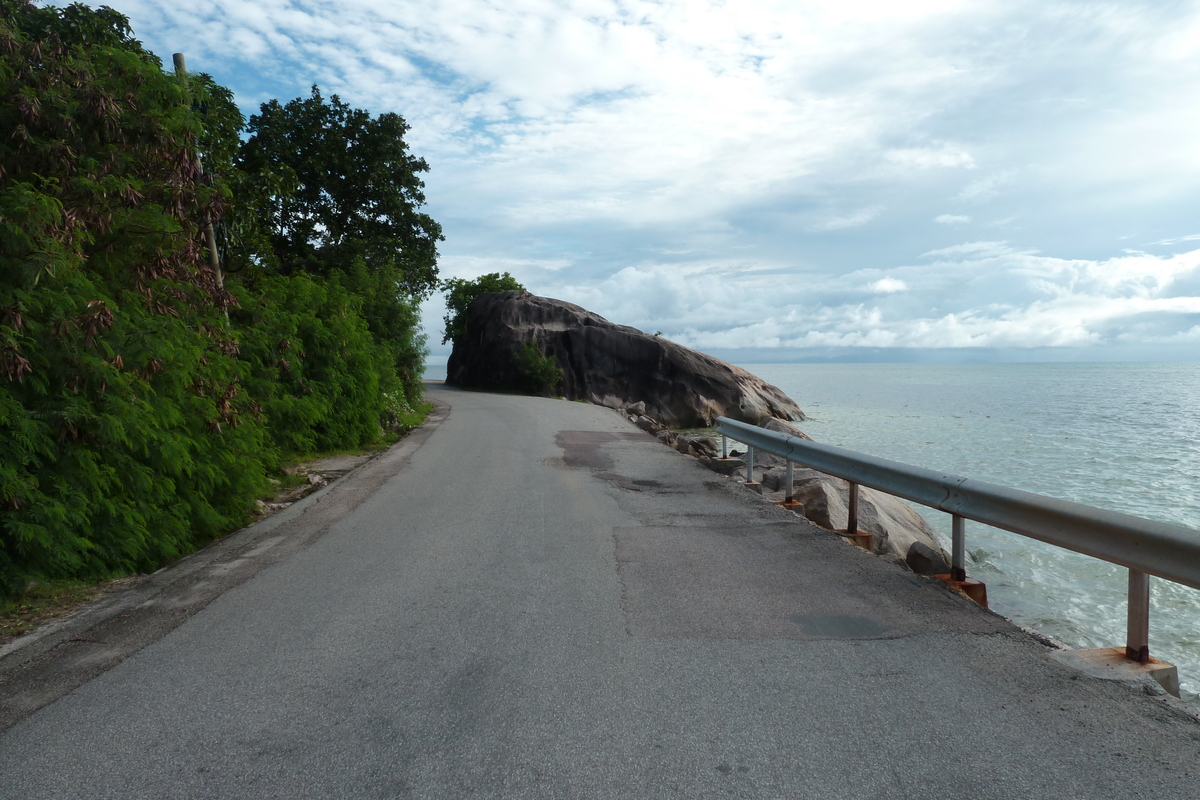 Picture Seychelles Praslin 2011-10 199 - Monument Praslin