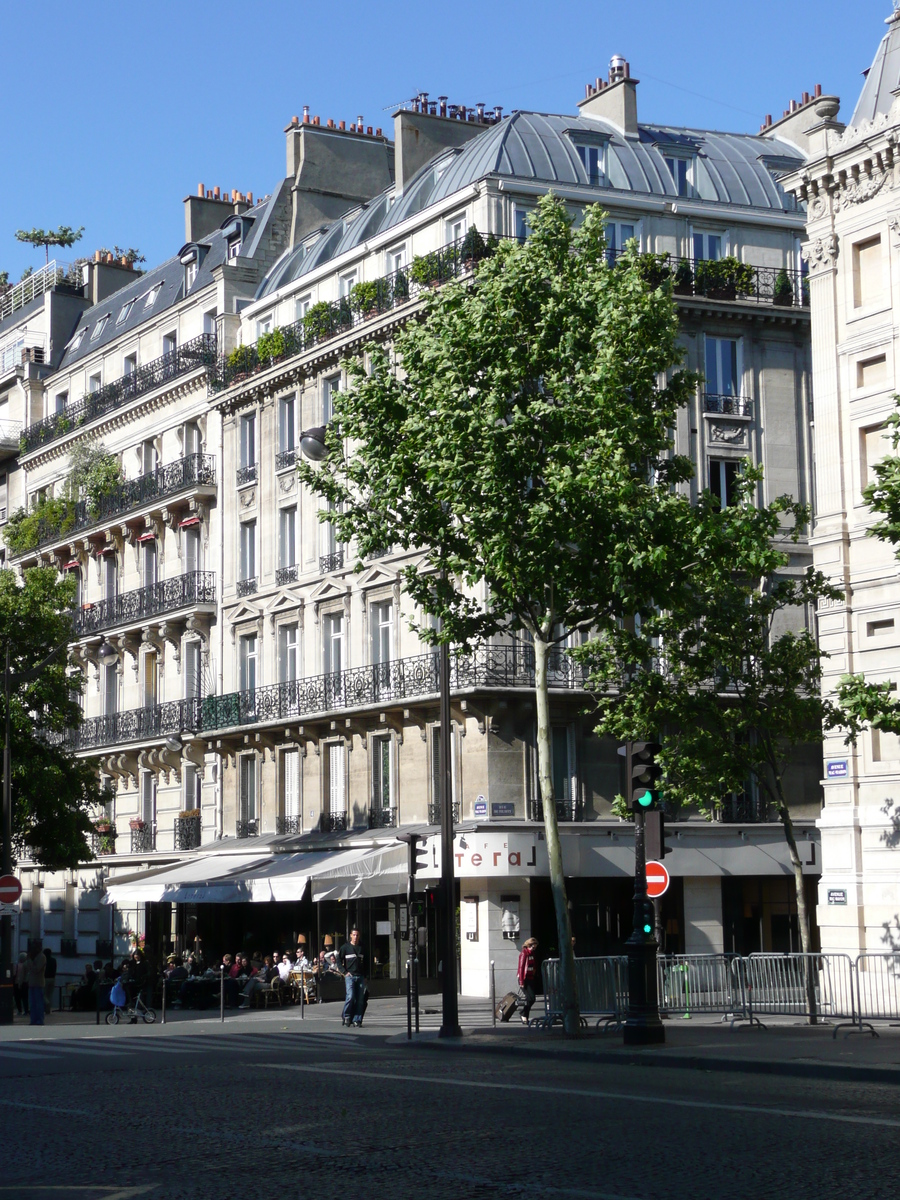 Picture France Paris Etoile and Arc de Triomphe 2007-05 122 - Restaurants Etoile and Arc de Triomphe