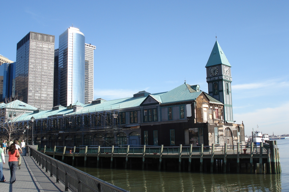 Picture United States New York Battery Park 2006-03 61 - Walking Street Battery Park