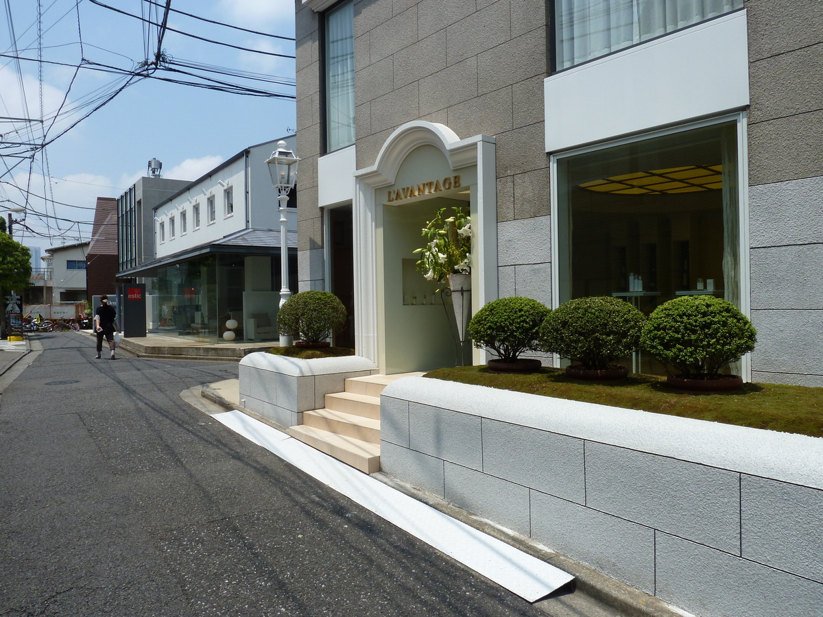 Picture Japan Tokyo Omotesando 2010-06 21 - Room Omotesando