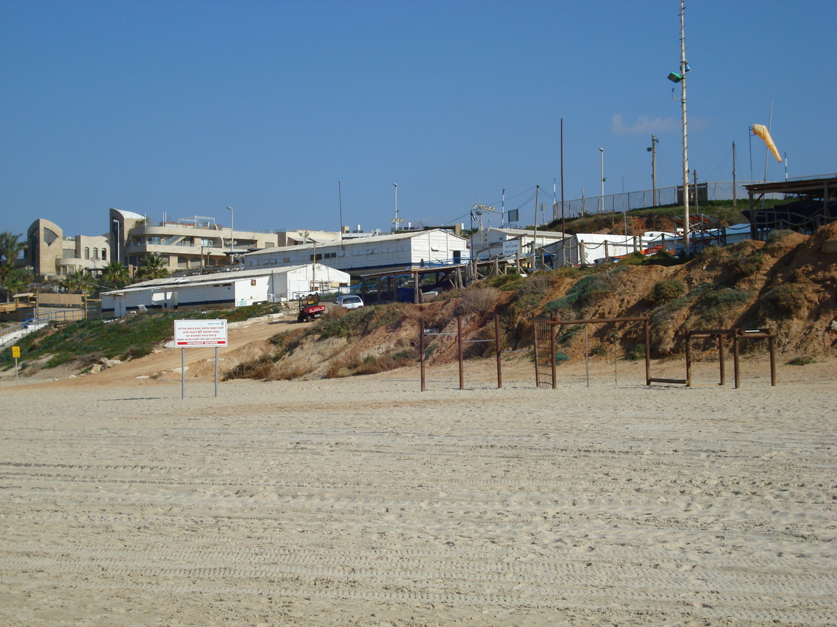 Picture Israel Herzliya 2006-12 41 - Shopping Herzliya