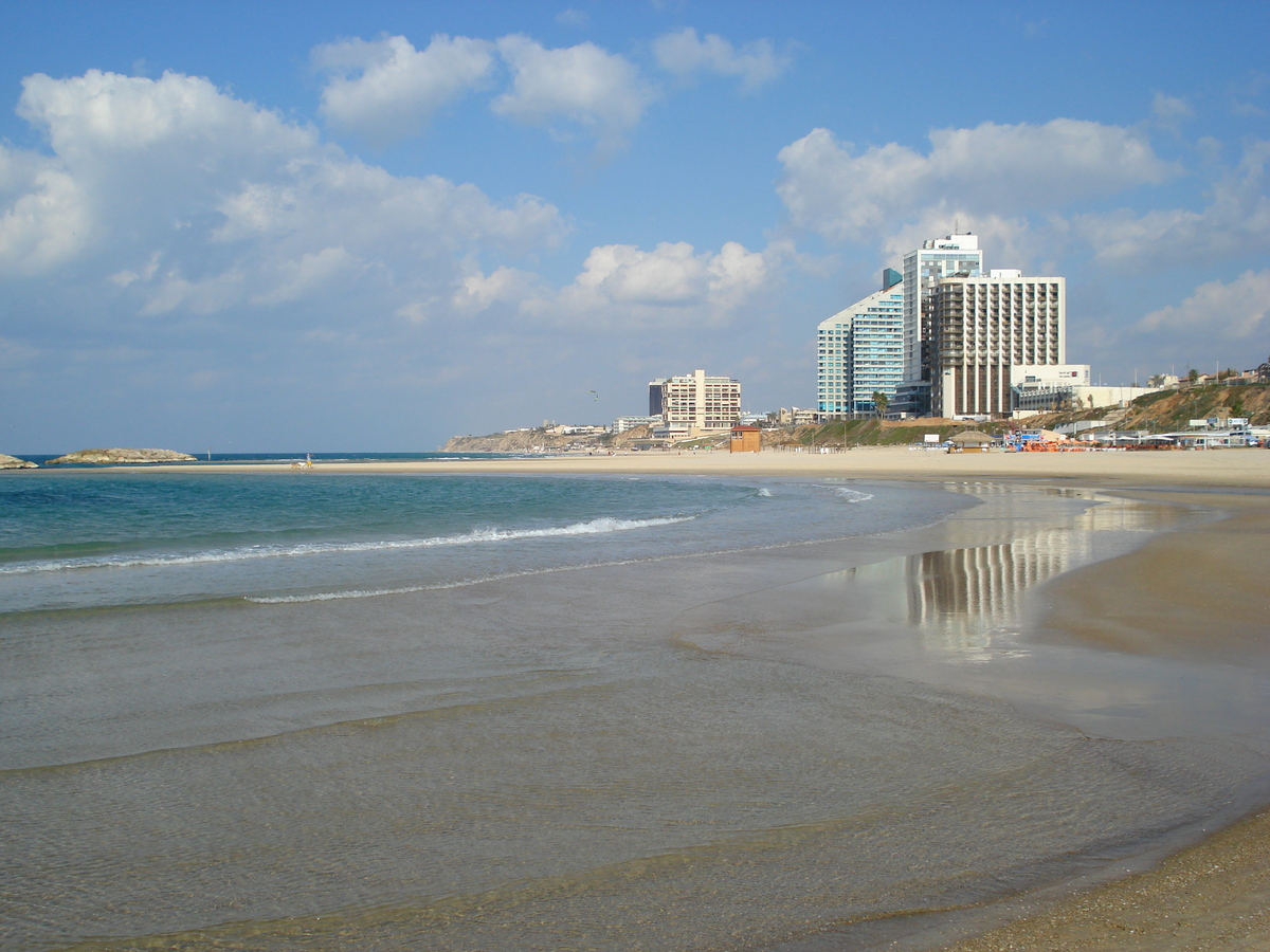 Picture Israel Herzliya 2006-12 46 - Cost Herzliya