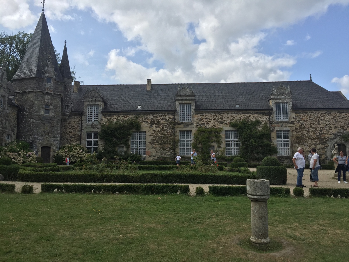 Picture France Rochefort-en-Terre 2017-08 35 - Hotel Pools Rochefort-en-Terre