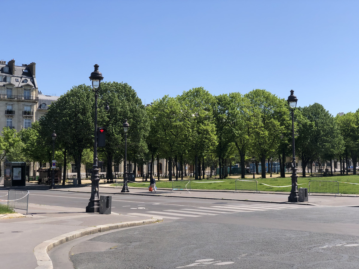 Picture France Paris lockdown 2020-04 94 - Street Paris lockdown