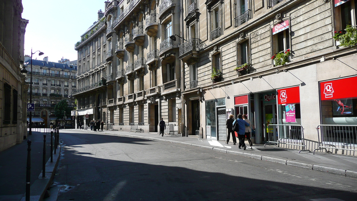 Picture France Paris 17th Arrondissement Avenue de Wagram 2007-05 15 - Hot Season Avenue de Wagram