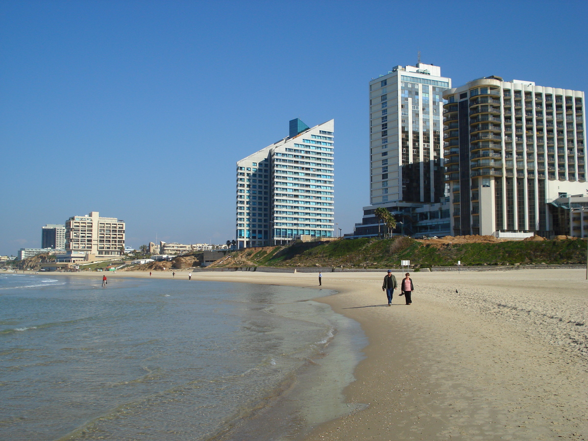 Picture Israel Herzliya 2006-12 31 - Hotel Pool Herzliya