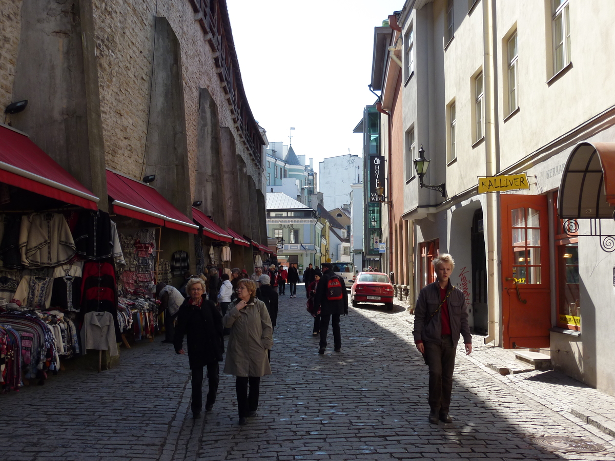 Picture Estonia Tallinn 2009-04 40 - Walking Street Tallinn