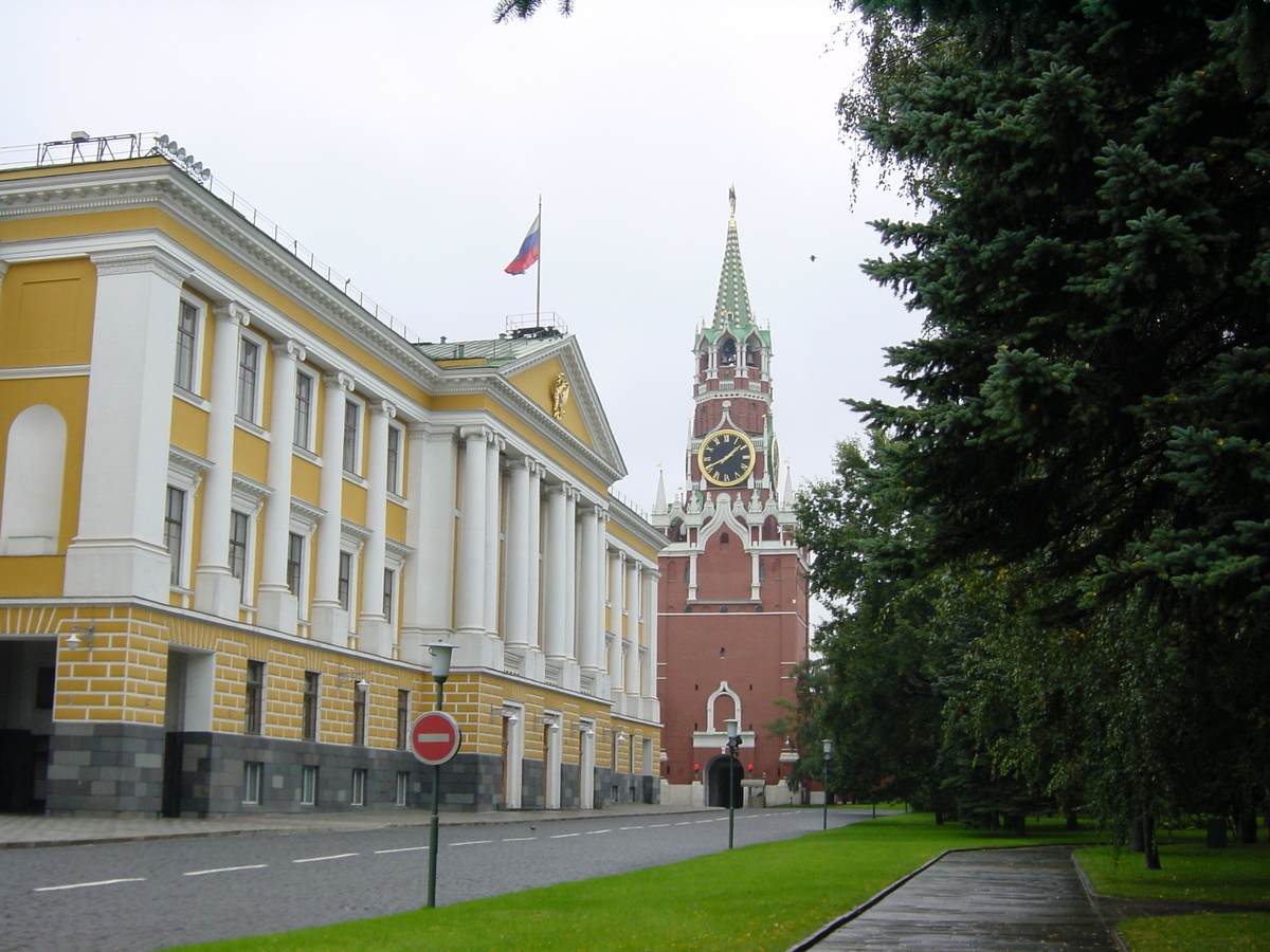 Picture Russia Moscow Kremlin 2001-09 4 - Walking Street Kremlin